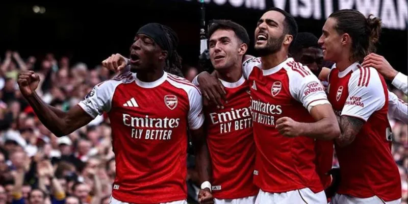 Arsenal đang phô diễn sức tấn công rực lửa